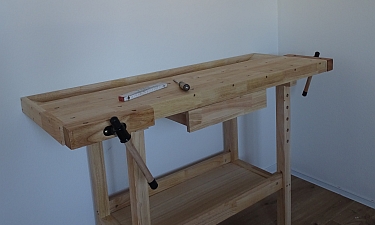 Hobelbank aus Holz für handwerkliche Therapie